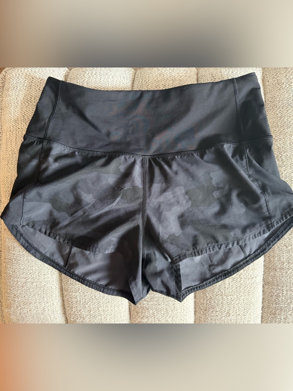 Lululemon Women’s Speed Up Black Camo